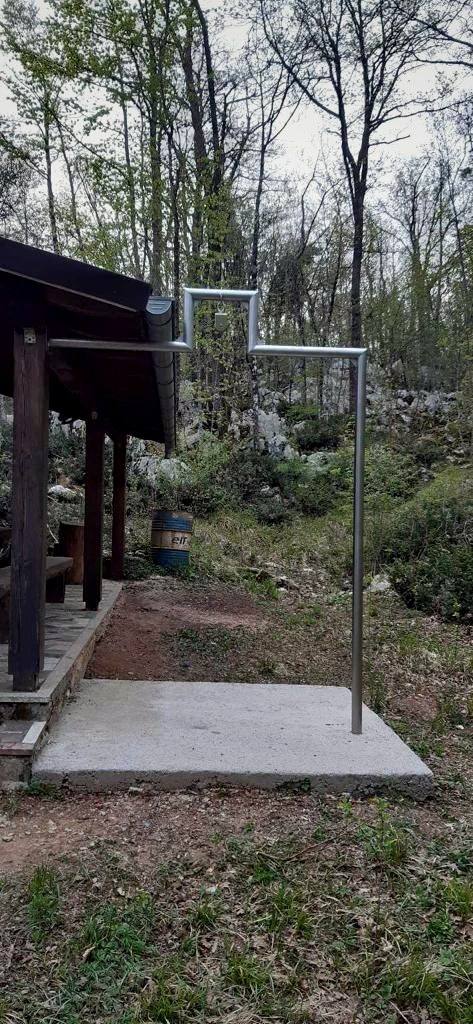 Stalak za skidanje kože krupne divljači – Tehnika Gil, Rijeka